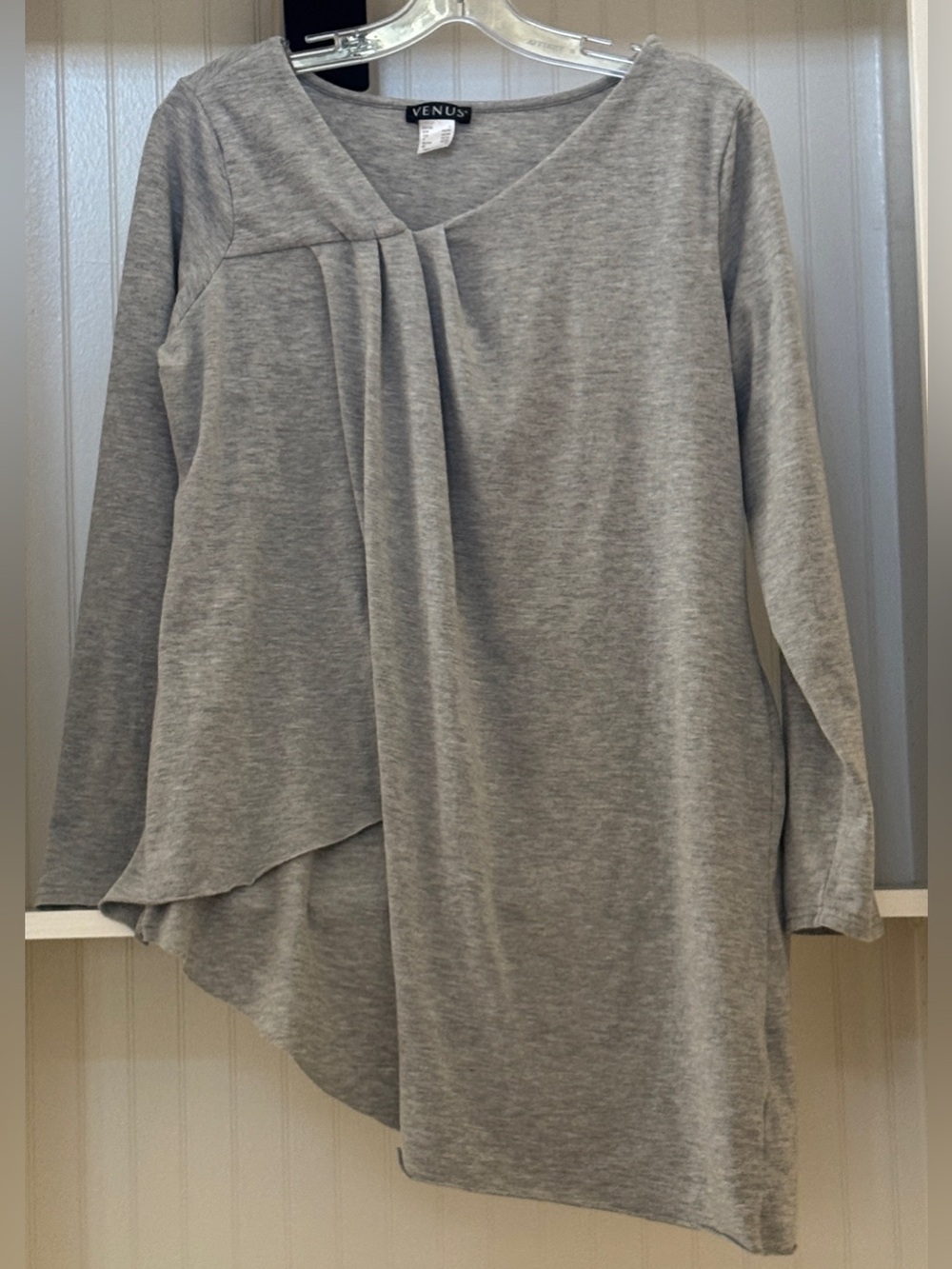 Venus Gray Asymmetrical Hem Long Sleeve Top – Size Large